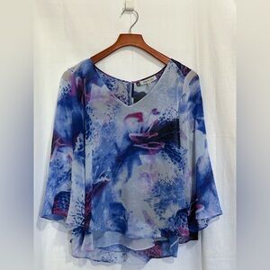 Jennifer Lopez - Blue and White Floral And Airy Blouse